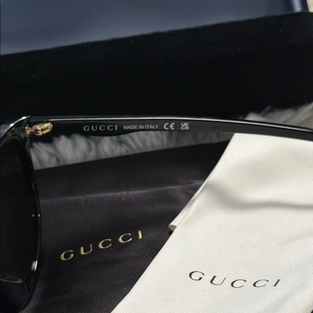 Gucci Black Round Sunglasses
